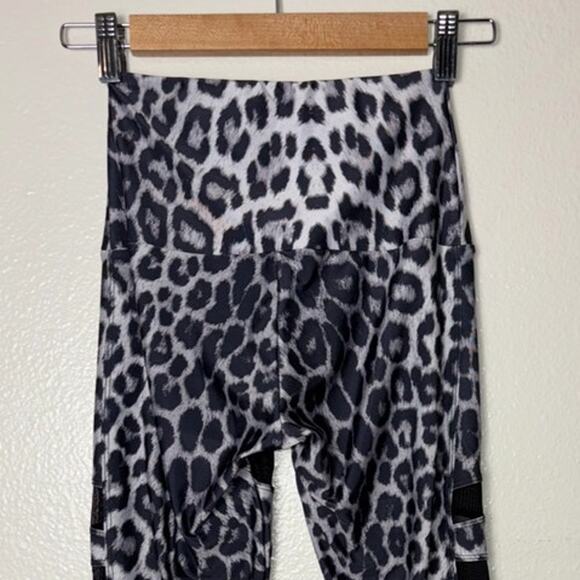 Onzie leggings Woman's size XS Leopard Print Mesh Panel Hot Yoga Black/white - Picture 14 of 16
